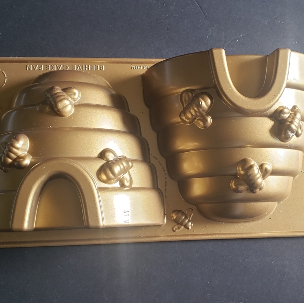 Nordic ware beehive cake pan, gold